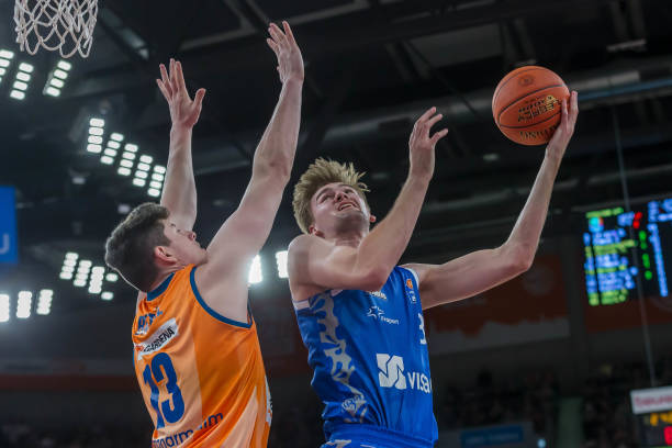 赛季在中锋 赛季在中锋